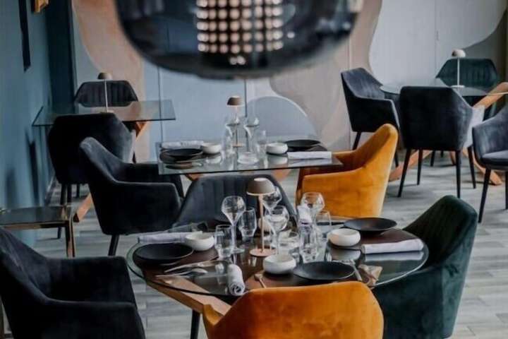 Dining 6 of 8