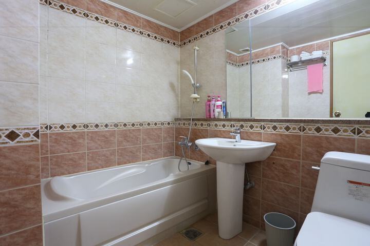 Room 20 of 28