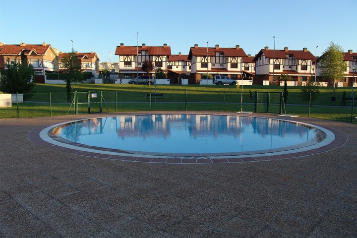 Pool 15 of 30