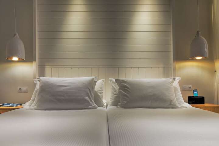 Room 5 of 75