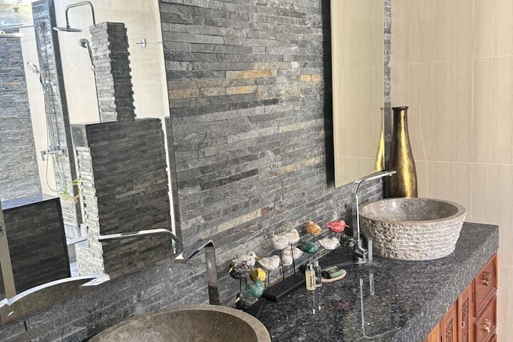 Room 15 of 26