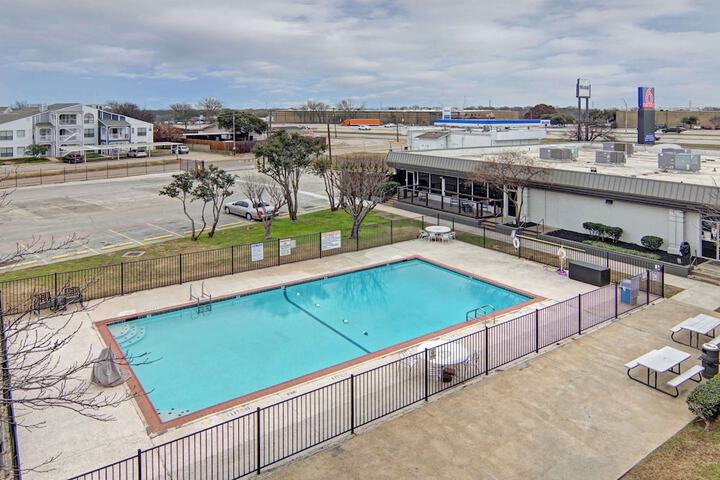Pool 31 of 39