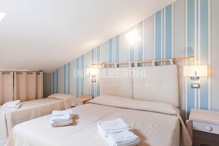 Room 6 of 21