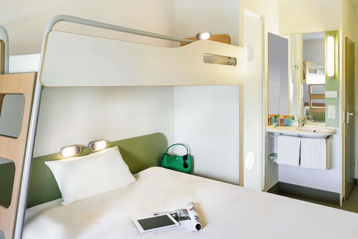 Room 10 of 42