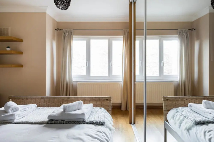 Room 6 of 20