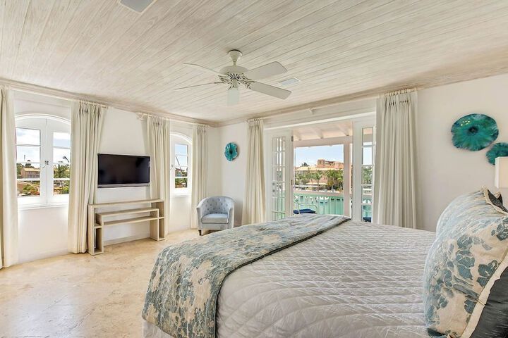 Room 3 of 103