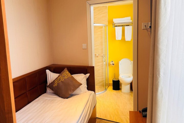 Room 19 of 38