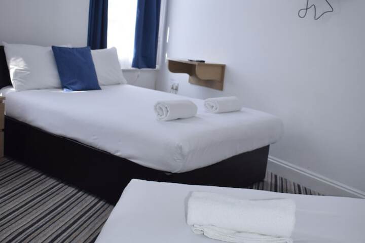 Room 7 of 33