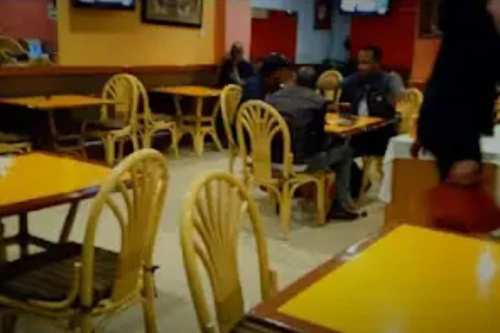 Dining 42 of 44