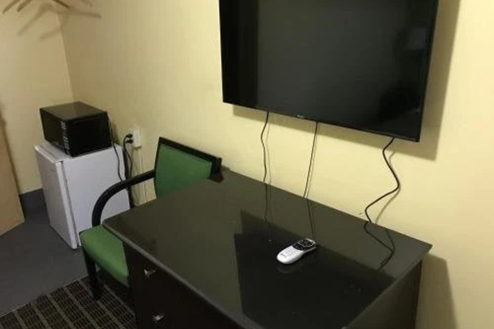 Room 4 of 11