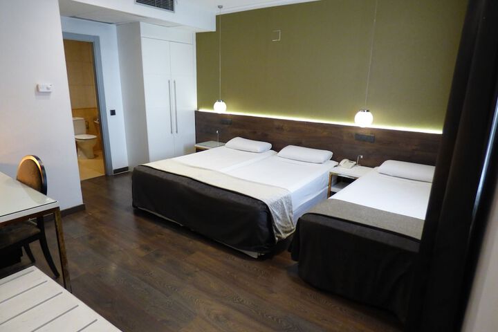 Room 62 of 193