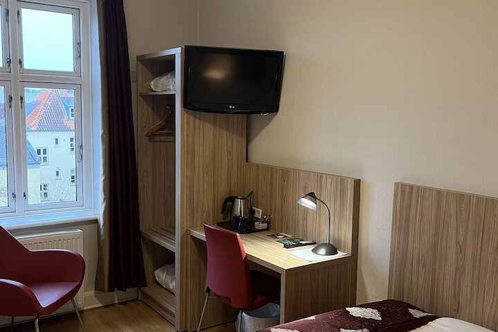 Room 32 of 52
