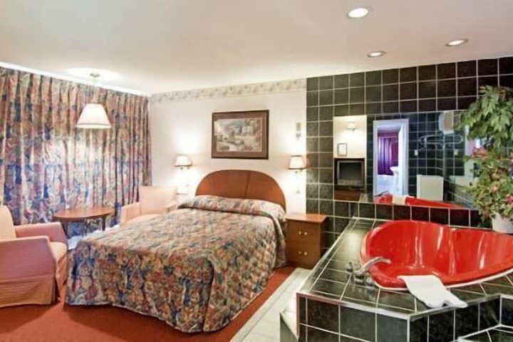Room 5 of 14