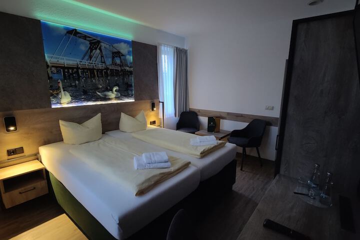 Room 15 of 73