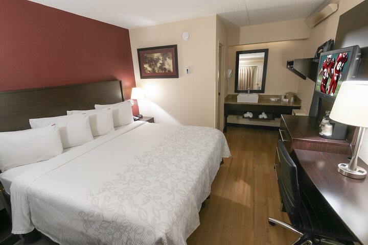 1 King Bed (5 of 24)