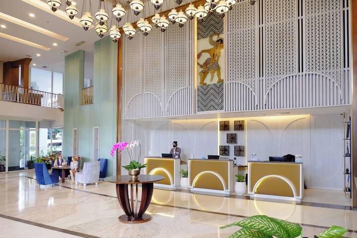 Hotel Lobby