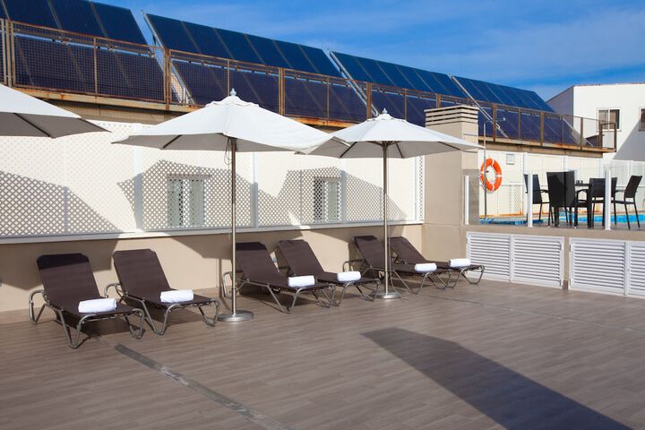 Hotel Pool