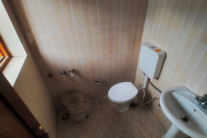 Room 10 of 17
