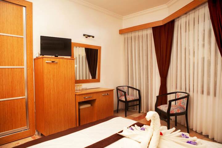Room 13 of 77