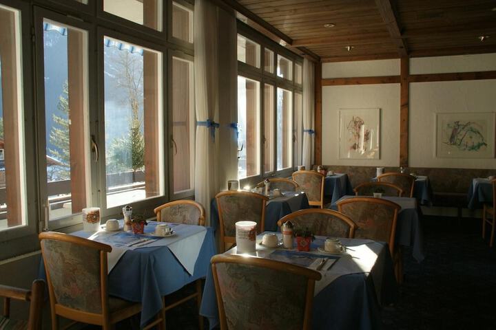 Dining 35 of 45
