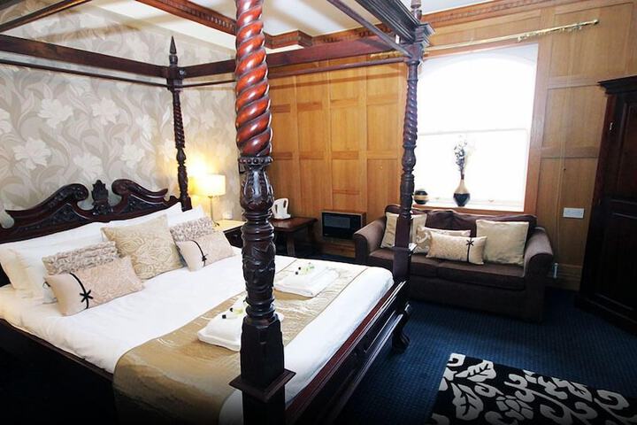 Room 10 of 25
