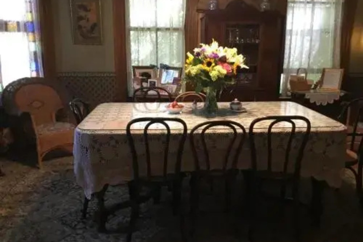 Dining 13 of 17