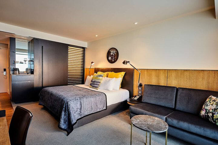 Room 15 of 66