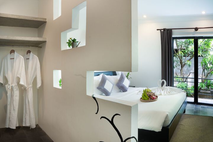 Room 13 of 90