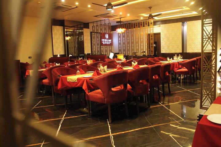 Dining 8 of 10