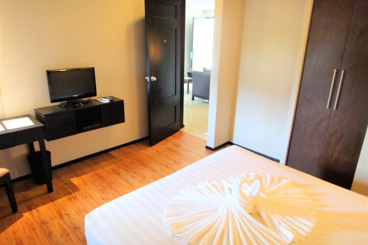 Room 6 of 67
