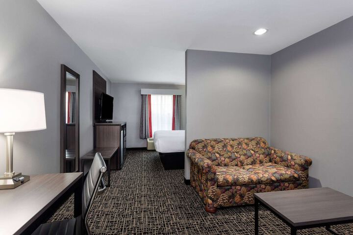 1 King Bed (16 of 16)