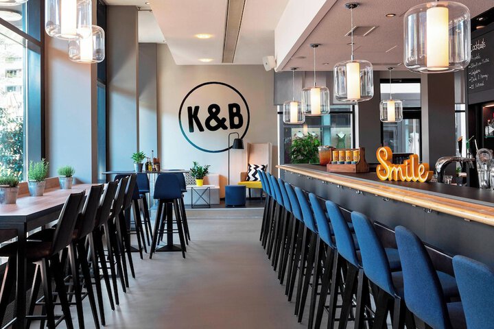 Lounge 59 of 86