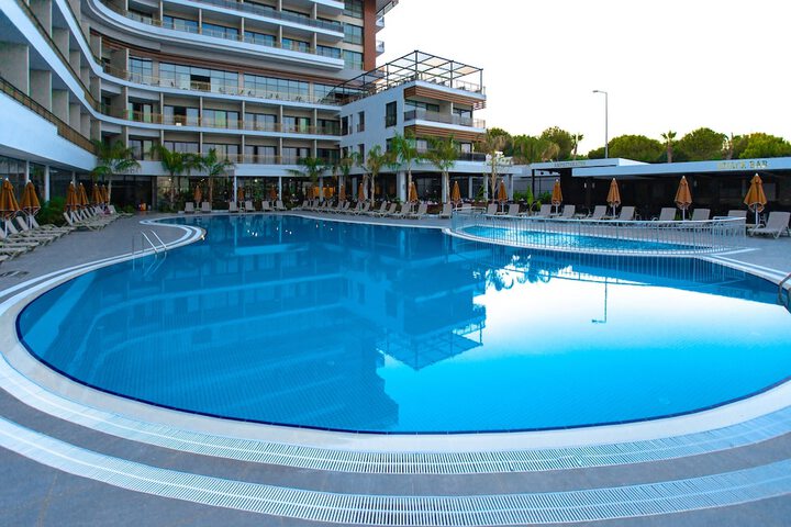 Pool 21 of 30