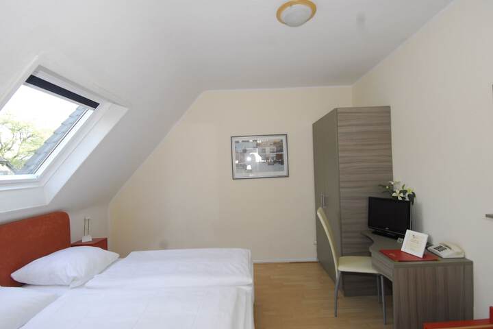 Room 8 of 44