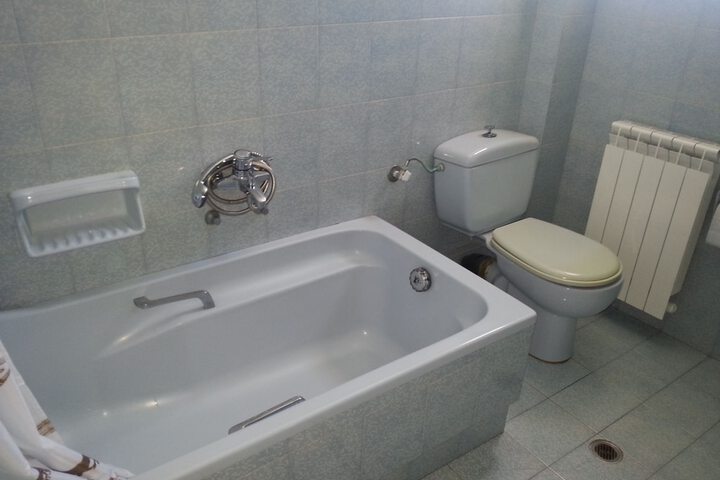 Room 18 of 106