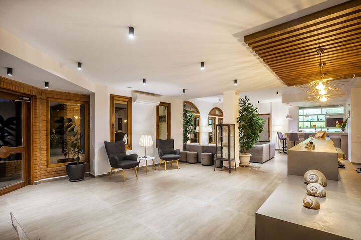 Guest Lobby