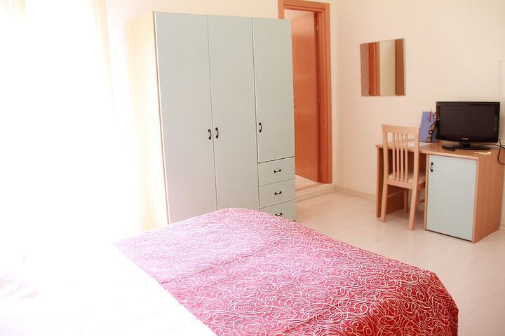 Room 11 of 42