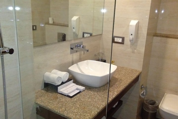 Room 6 of 34