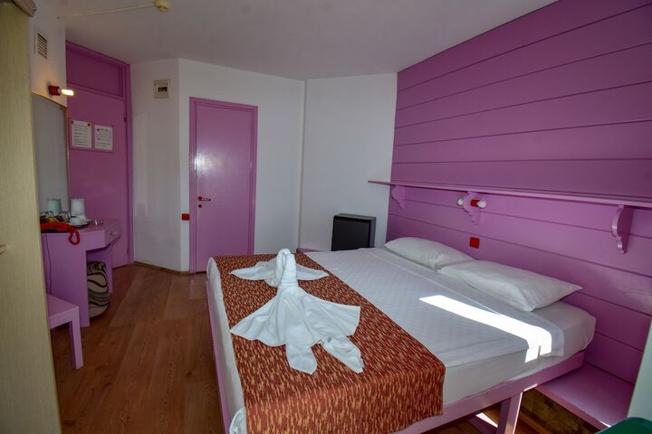 Room 4 of 20