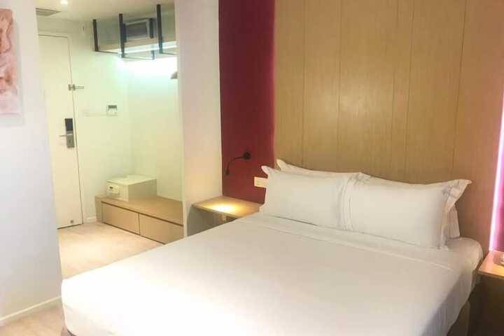 Room 21 of 47