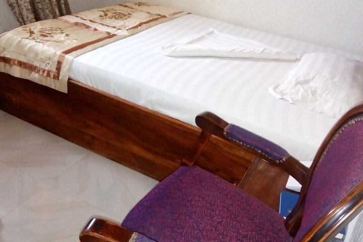 Room 4 of 33