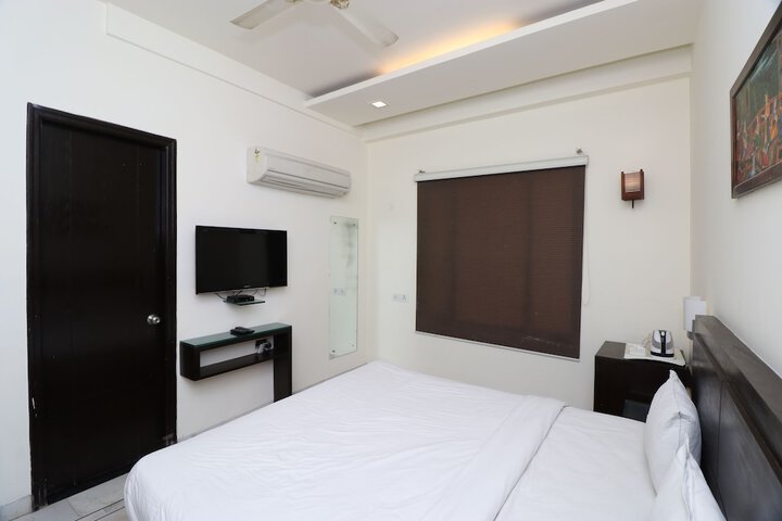 Room 13 of 26