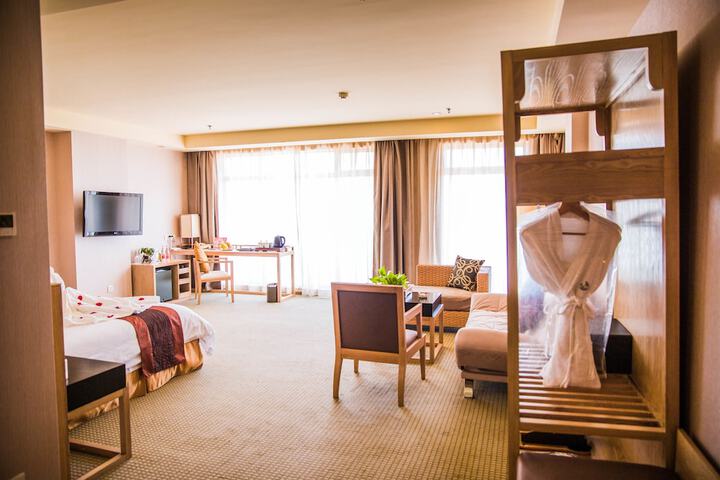 Room 16 of 40