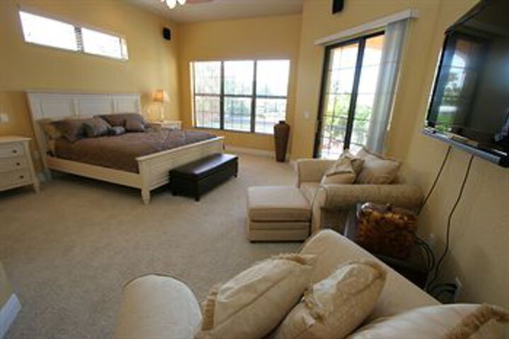 Room 33 of 104