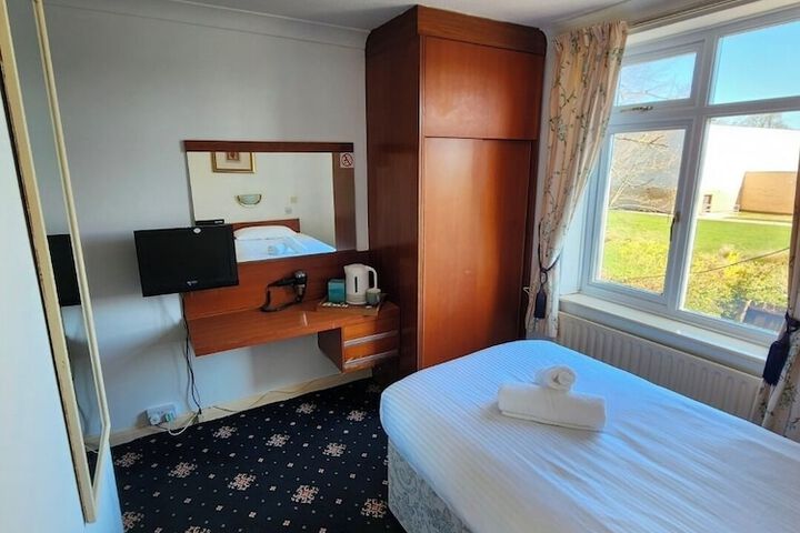 Room 3 of 25