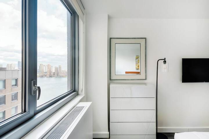 Room 33 of 108