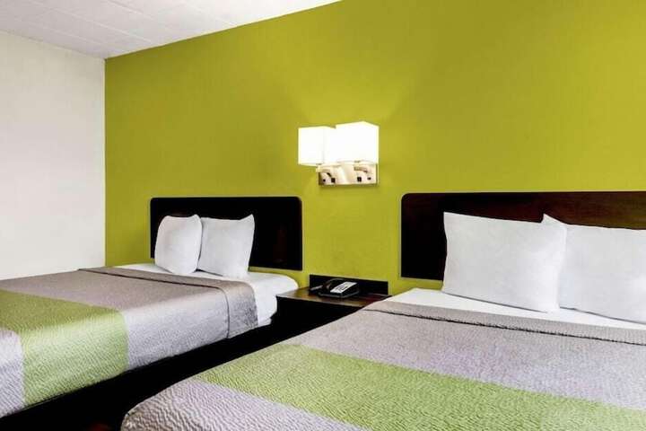 Room 10 of 25