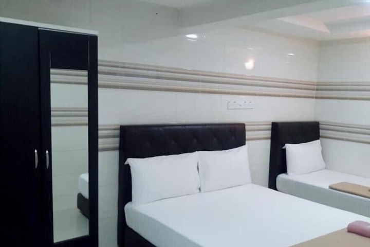 Room 9 of 28