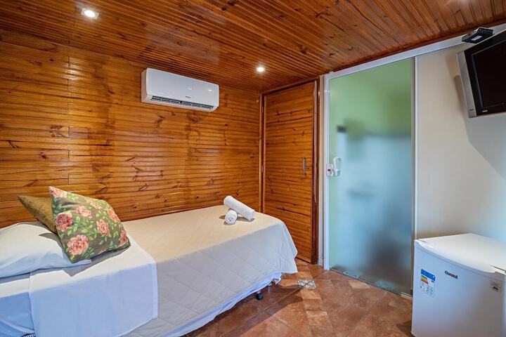 Room 6 of 16