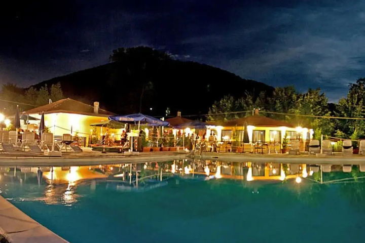 Pool 4 of 9